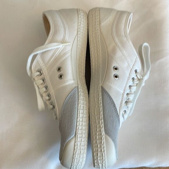 BACKYARD FOOTWEAR WHITE SNEAKERS WITH GREY DETAIL. NEW IN BOX - Picture 4 of 8